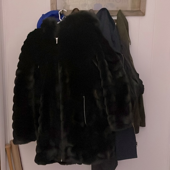 DKNY Miss Gallery Womens Hooded Heavyweight Faux Fur Coat with pockets. - Picture 2 of 6